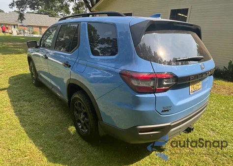 2025 Honda Pilot Trailsport z USA, uszkodzony, nr VIN 5FNYG1H68SB066927